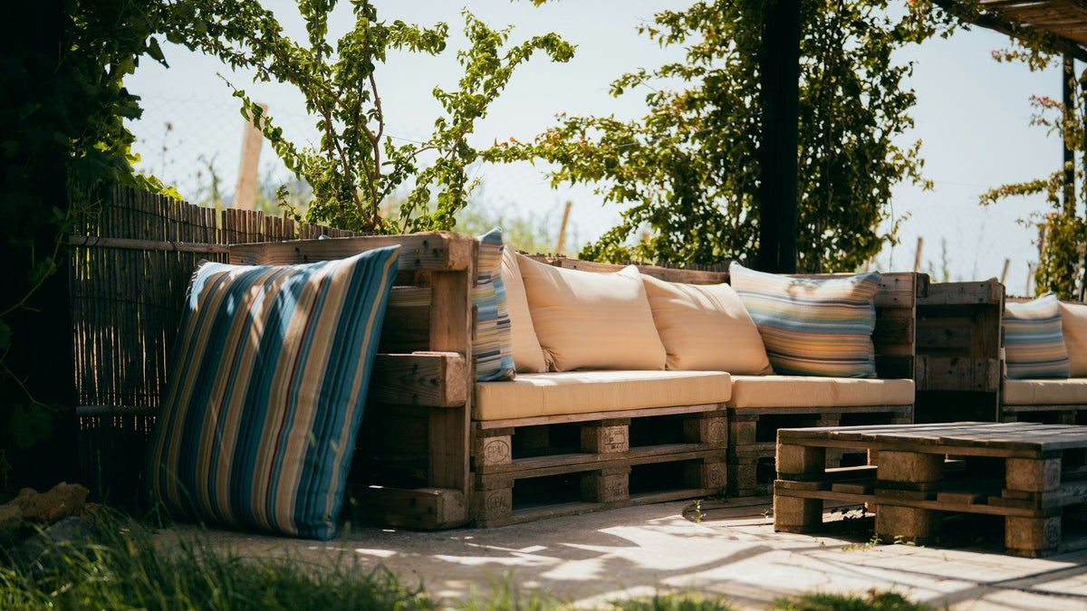 Patio Furniture & Accessories: How to Plan a Comfortable Outdoor Seating Area