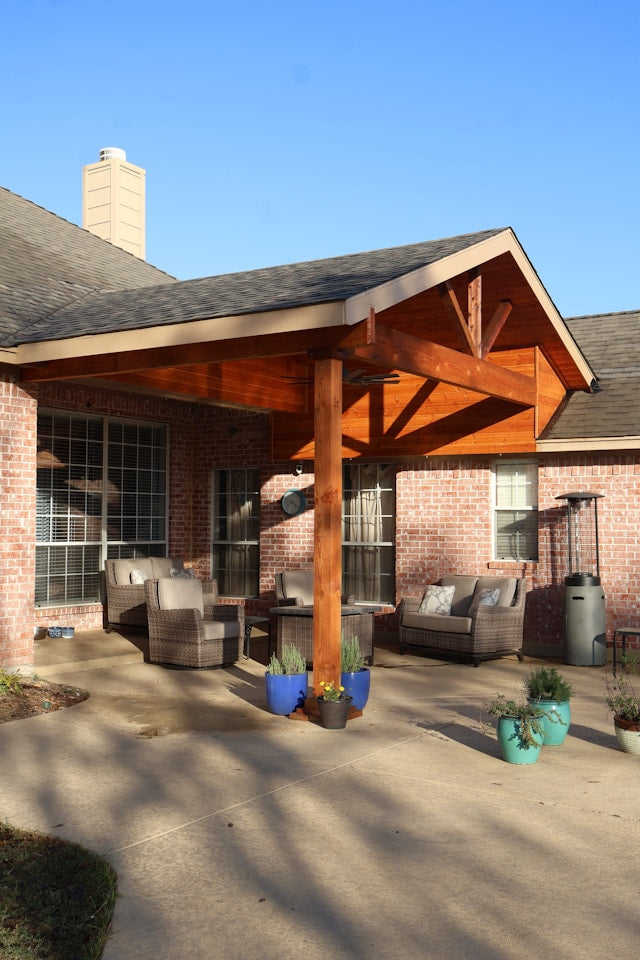How to Choose Outdoor Furniture for a Covered Patio