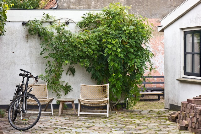 How to Create a Garden Seating Area With Outdoor Chairs