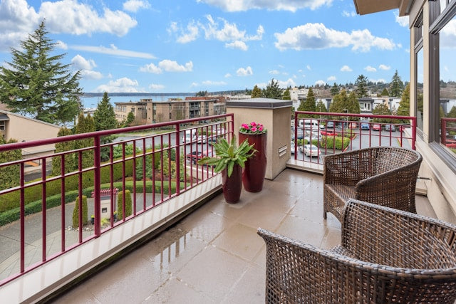 Small Patio Furniture Ideas for Limited Outdoor Spaces