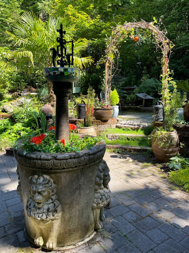 How to Create a Welcoming Backyard Entrance
