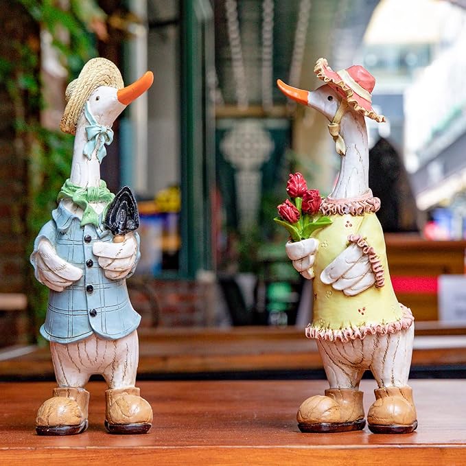 Garden Statues Couple Duck, Funny Cartoon Duck Garden Statues Indoor Outdoor Decorations Cute Ducks Art Décor Goose for Yard Home Garden Patio and Office (2- Pack)